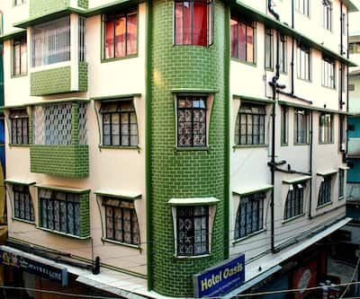 https://imgcld.yatra.com/ytimages/image/upload/t_hotel_yatra_city_desktop/v1443013061/Domestic Hotels/Hotels_Kalimpong/Hotel Oasis/Overview.jpg